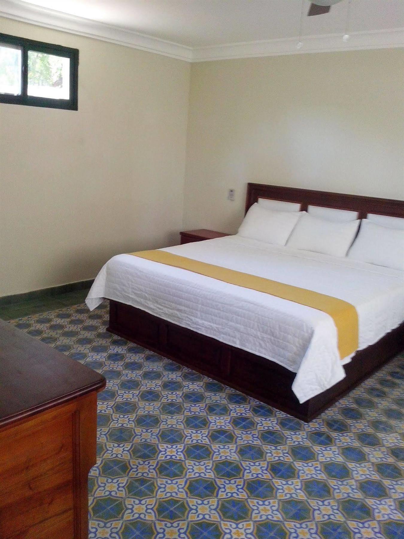 Hotel La Cretonne เลส์กายส์ ภายนอก รูปภาพ